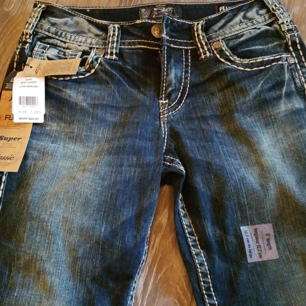 NWT Silver jean capri